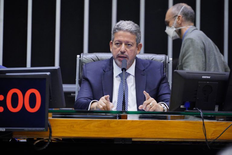 Presidente da Câmara apoia congelamento de ICMS dos combustíveis 
